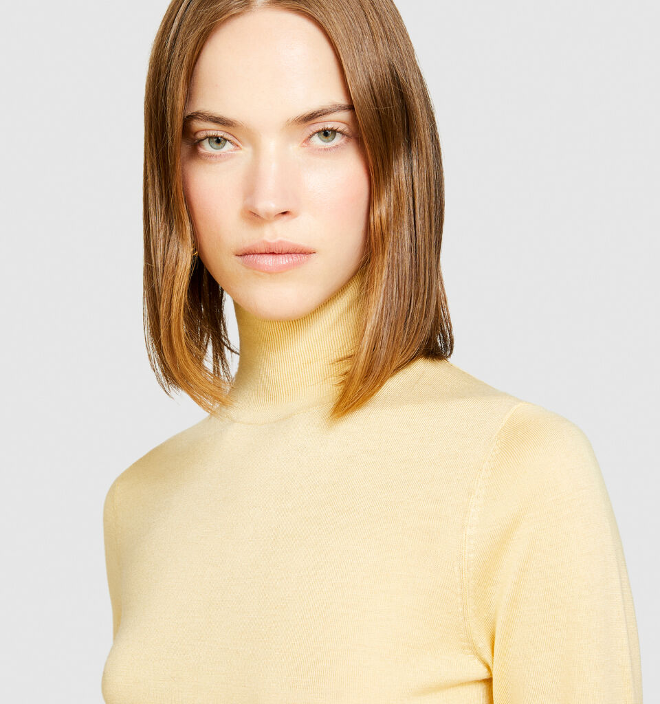 Turtleneck in silk blend - women's high neck sweaters - Yellow | Sisley image number 5